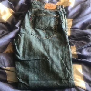 Never used. Levi Loose Straight Cut 569. 34 W